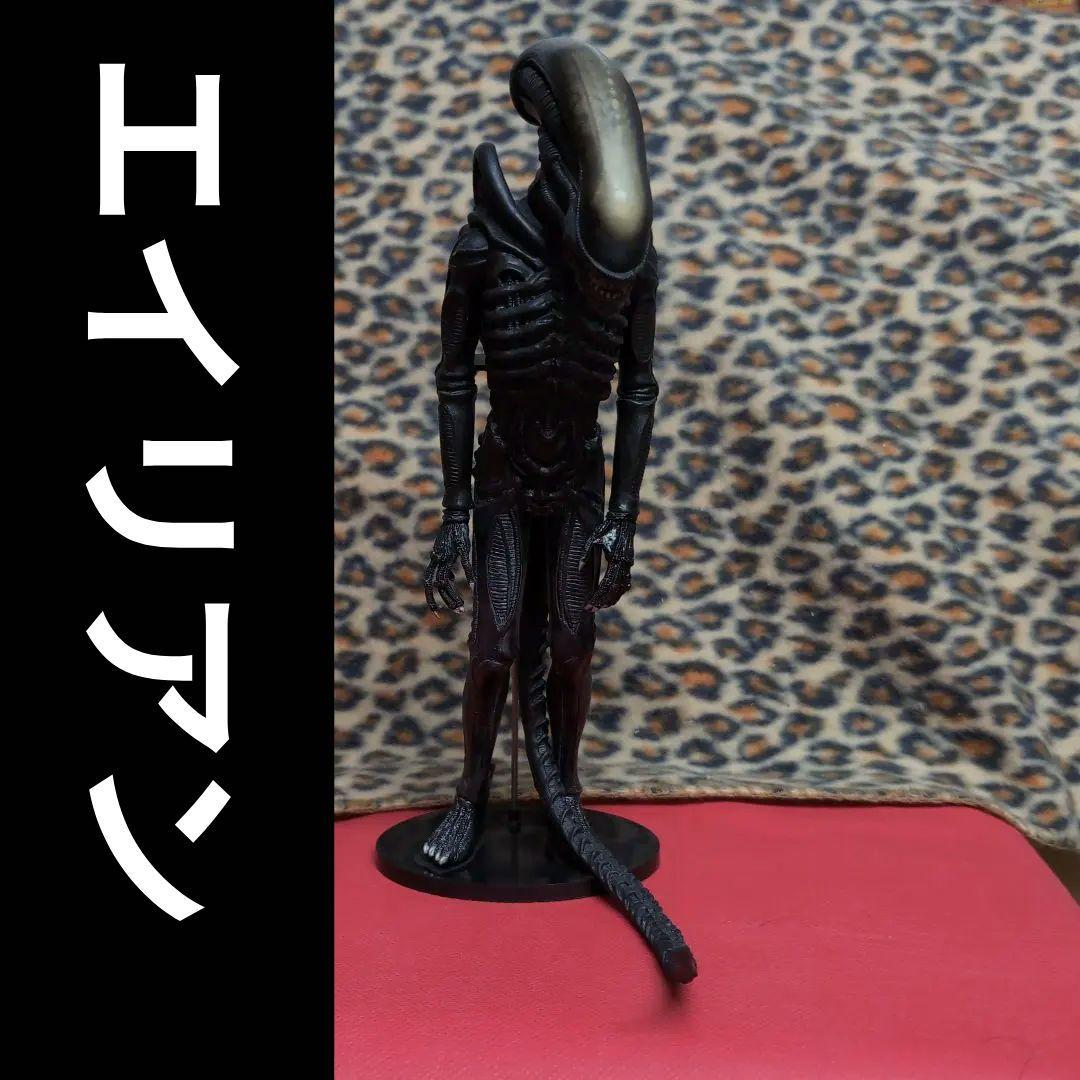 エイリアンフィギュア ブラック　３０cm Amazon.com: NECA Aliens 7