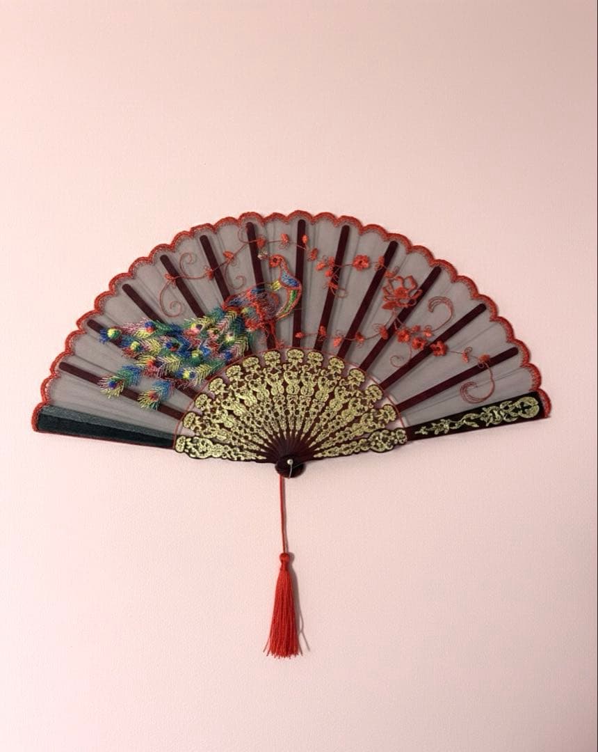 未使用品】孔雀 刺繍 扇子 レース（専用スタンド・箱付き） - メルカリ