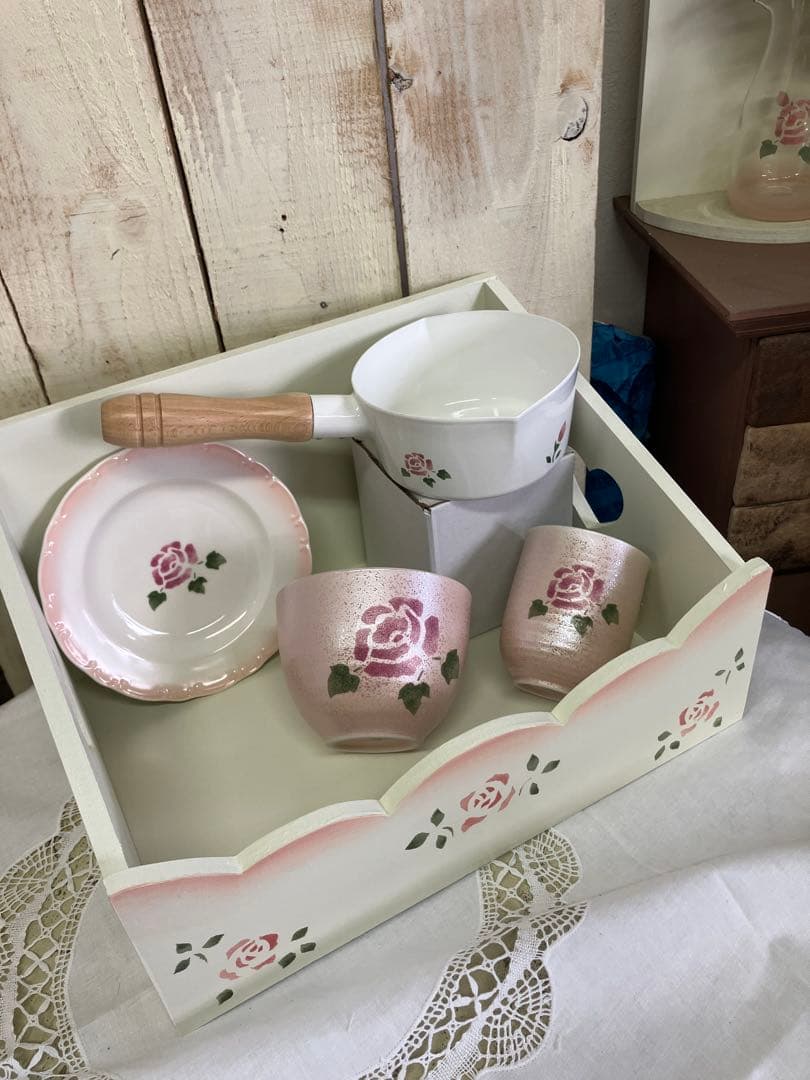 マニー福袋 マニーローズ陶器食器とホーローミルクパン、薔薇柄木製