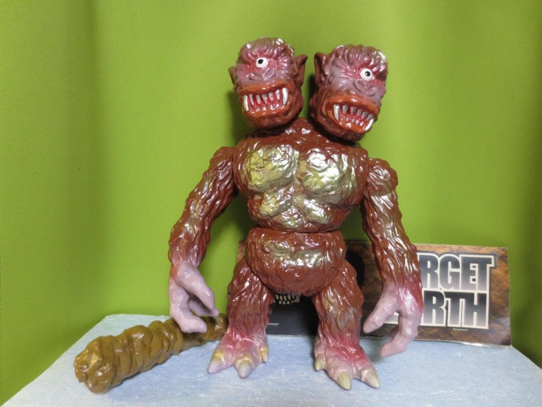 ターゲットアース 双頭原人 紀元前版 メディコムトイ TARGET EARTH
