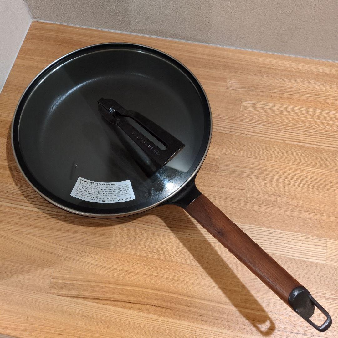 【胴長短足】BALMUDA　フライパン&蓋セット　レシピ本付き BALMUDA(バルミューダ) GRIDDLE＆COVER(グリドル アンド カバー