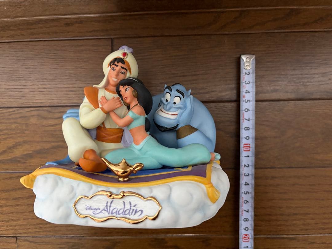 東京ディズニーランド アラジン ジャスミン ジーニー 陶器製の置物