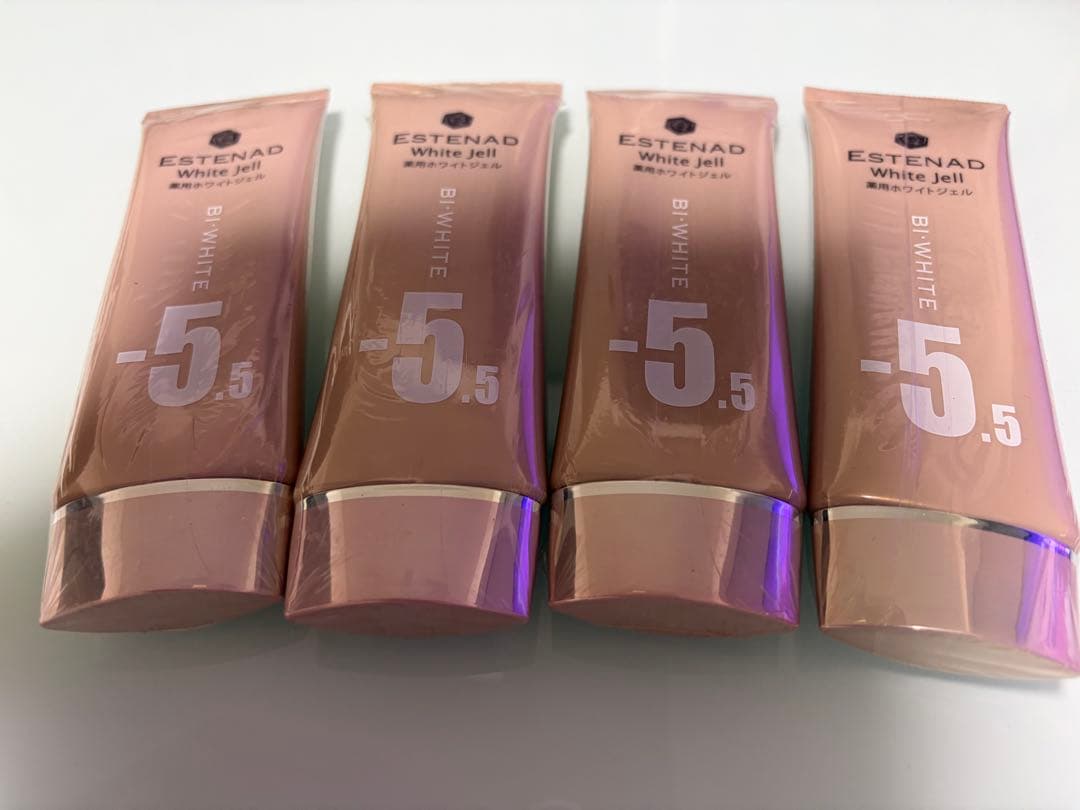 未開封 エステナード 薬用ホワイトジェル 70g 4本セット♪ - メルカリ