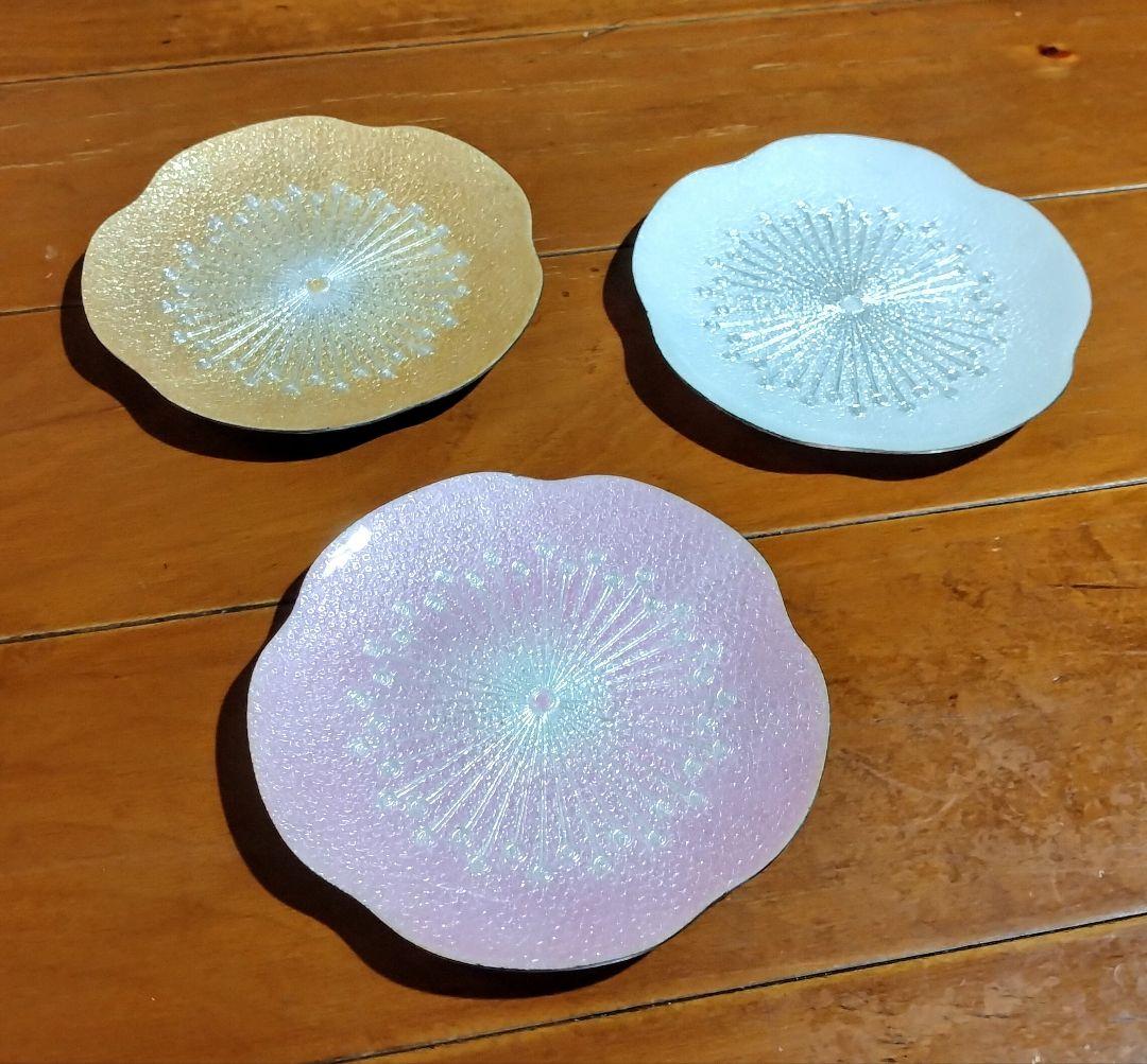 安藤七賓店 七宝焼 小皿 金,紅白の3枚セット コースター - メルカリ