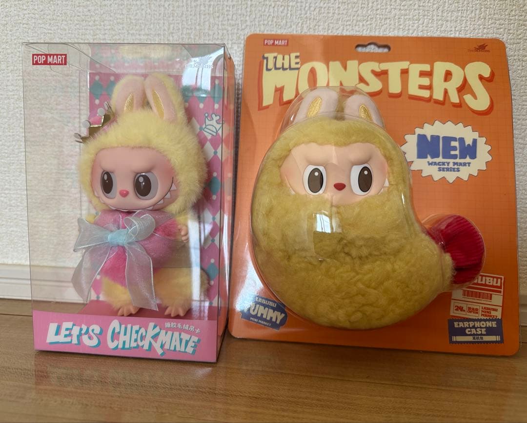 THE MONSTERS Wacky Mart イヤホンケース - メルカリ