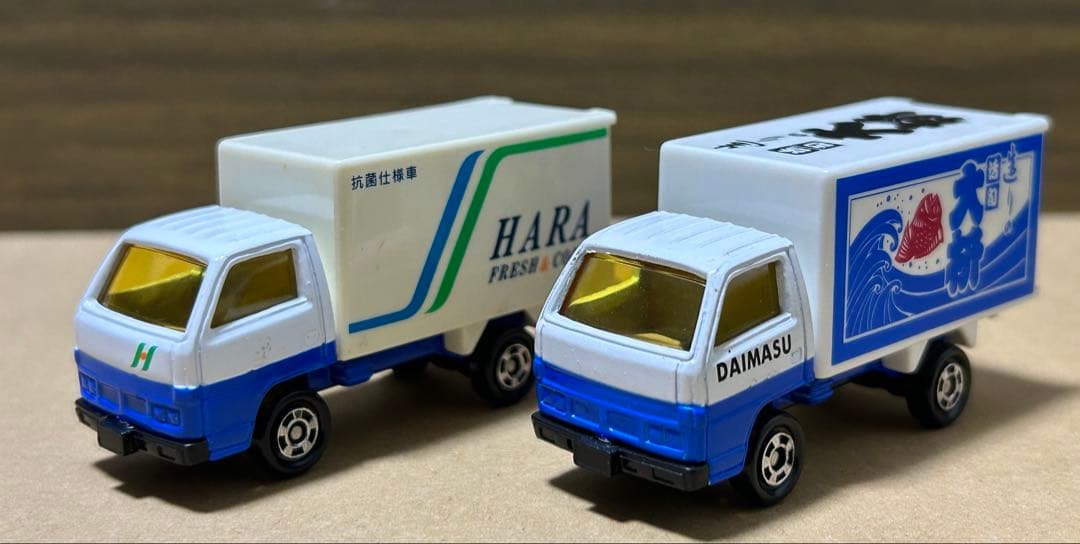 トミカ いすゞ エルフ 配送トラック 2台セット Amazon | トミカ ☆ いすゞ エルフ ローソン 配送車 ＆ No.6 エルフ