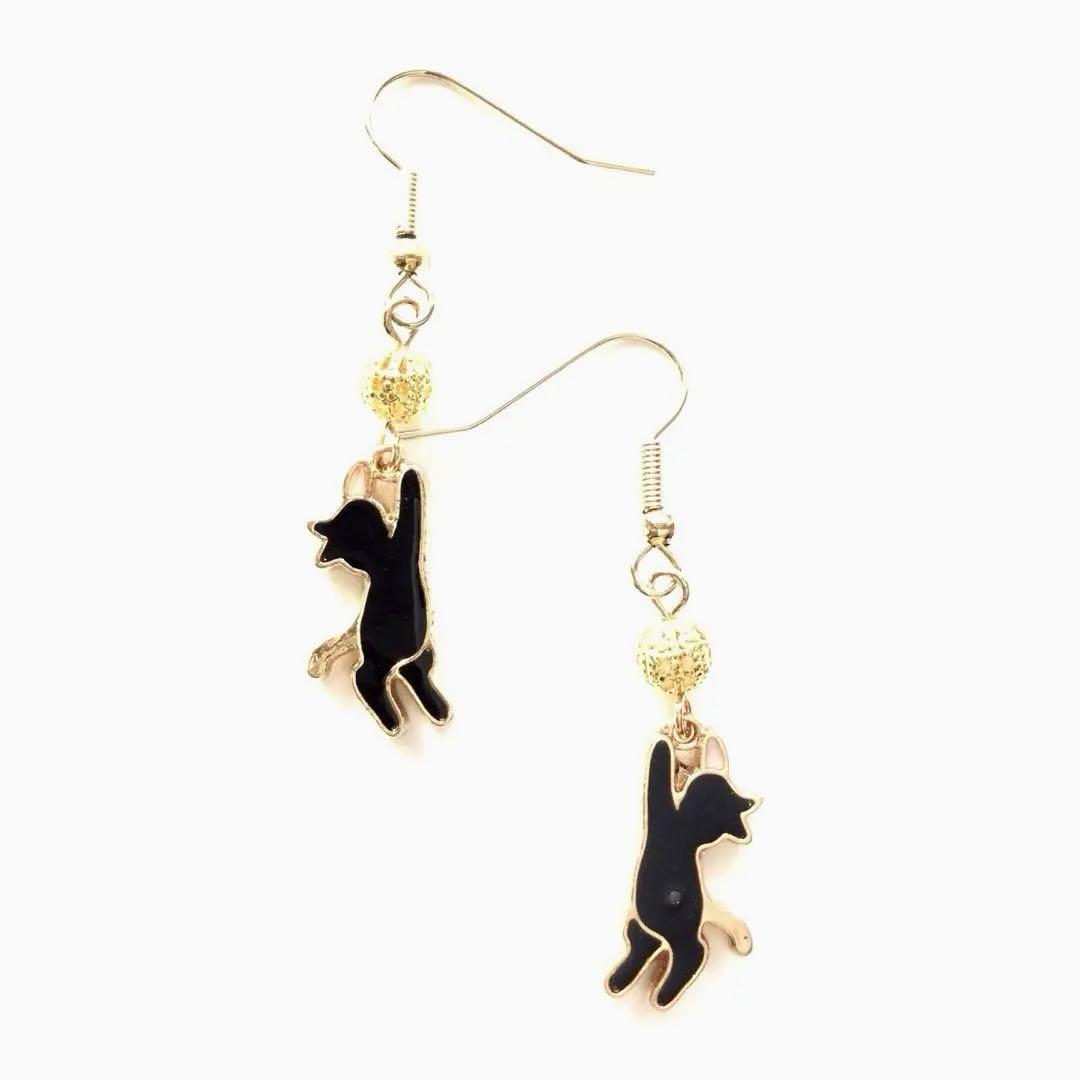 和風 くつ下猫 黒ネコ ピアス - メルカリ