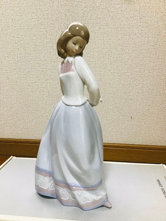 LLADRO リヤドロ Sweet＆Shy - メルカリ