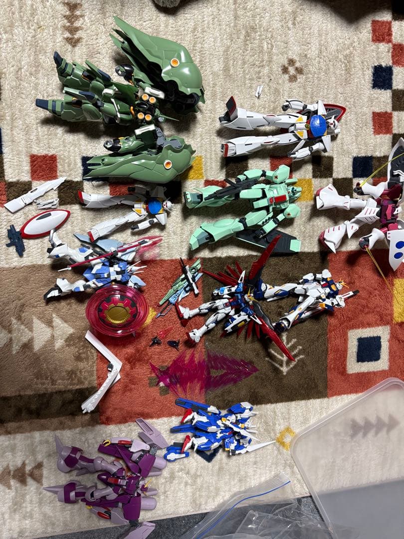 ガンプラ　10種セット　ジャンク HG ガンプラ10種 武器いろいろセット ジャンク - メルカリ