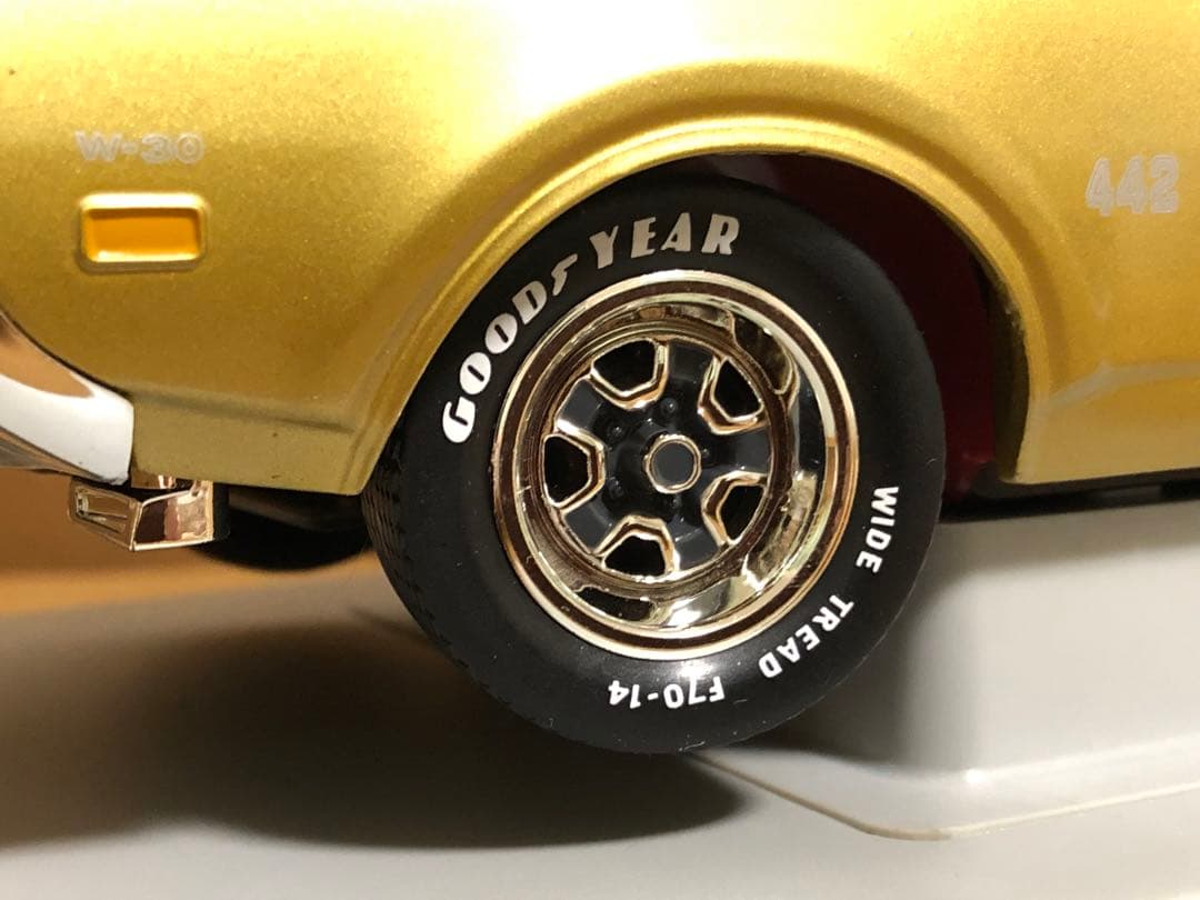 1/18 ERTL 1969 OLDSMOBILE 4-4-2 W30 アメ車 - メルカリ