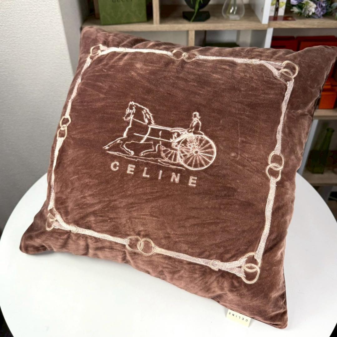 美品 CELINE クッション サルキー ベロア 刺繍 - メルカリ