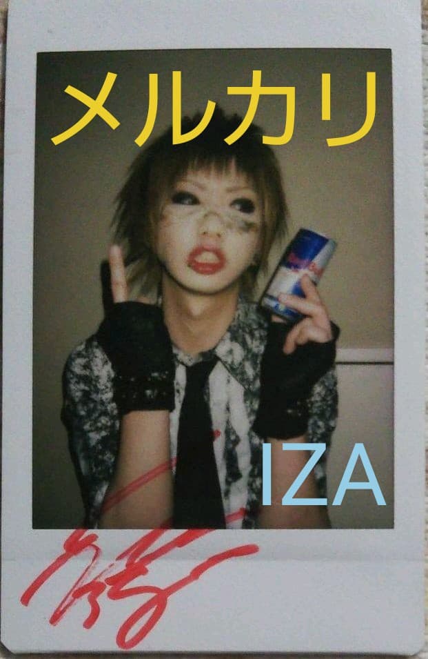RAZOR IZA 直筆サイン入りチェキ - メルカリ