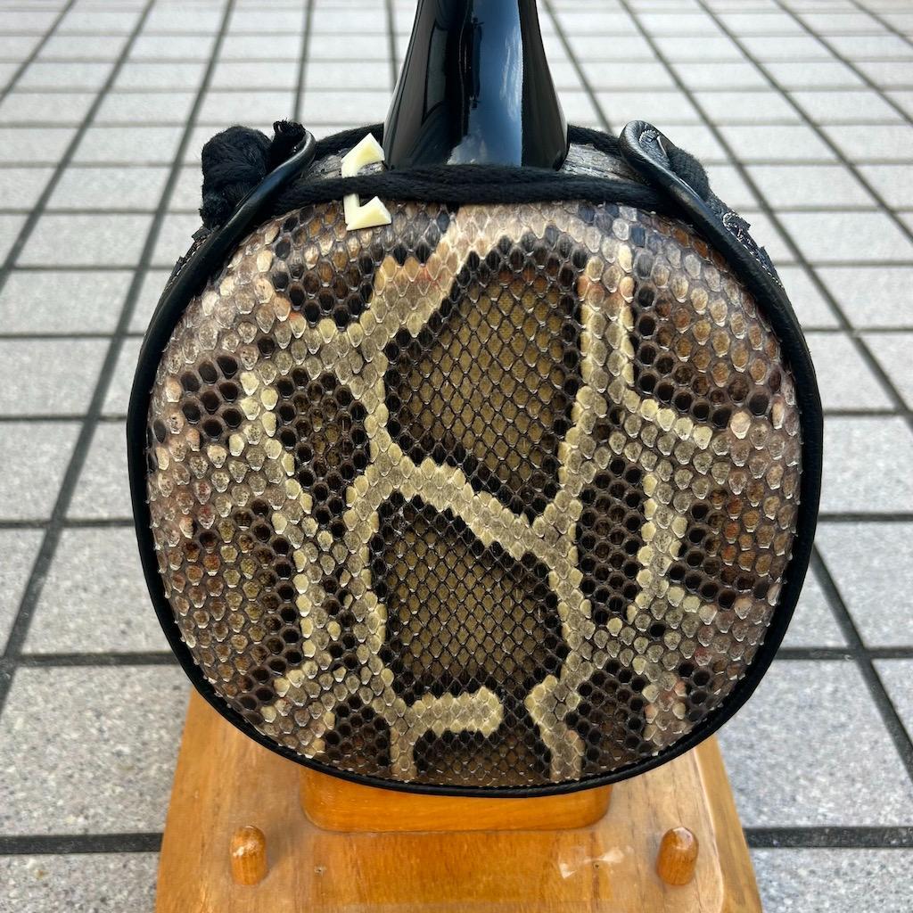 沖縄 三線 新崎型 カミゲン 黒木 本皮一枚張り 黒塗り 伝統工芸士製作