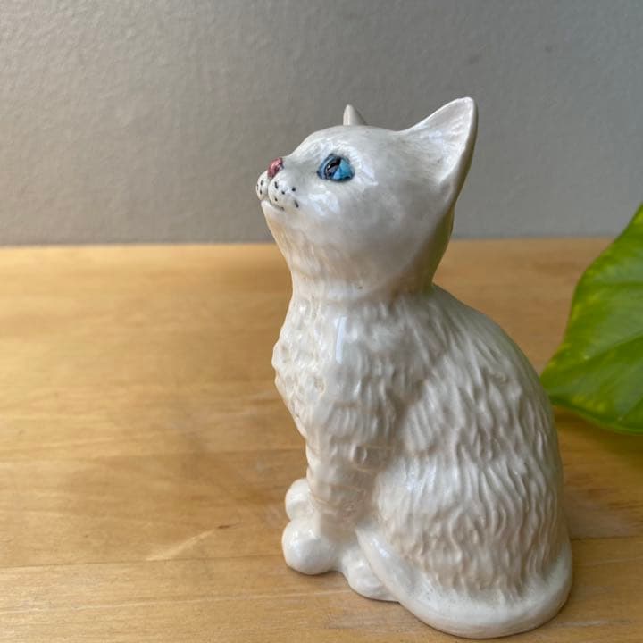 ロイヤルドルトン 白 猫 英国 フィギュリン 陶器 置物 アンティーク
