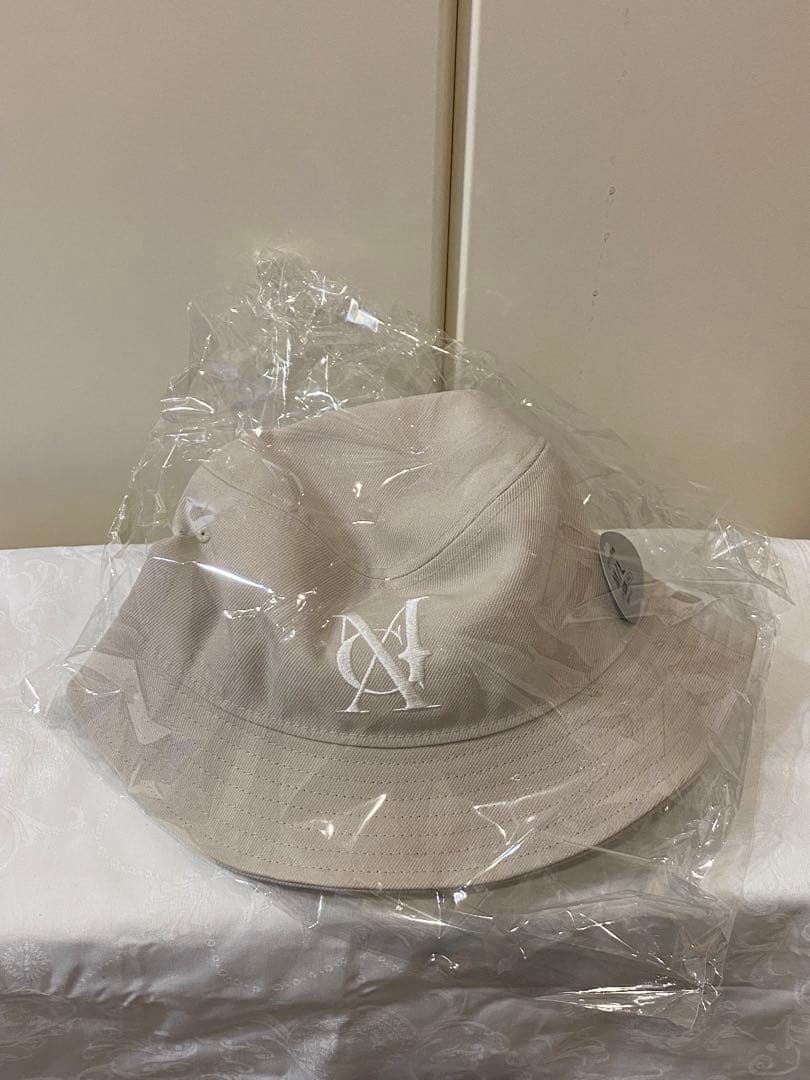 ミセスxスニダン ニューエラBUCKET01 MGA LOGO HAT ベージュ - メルカリ