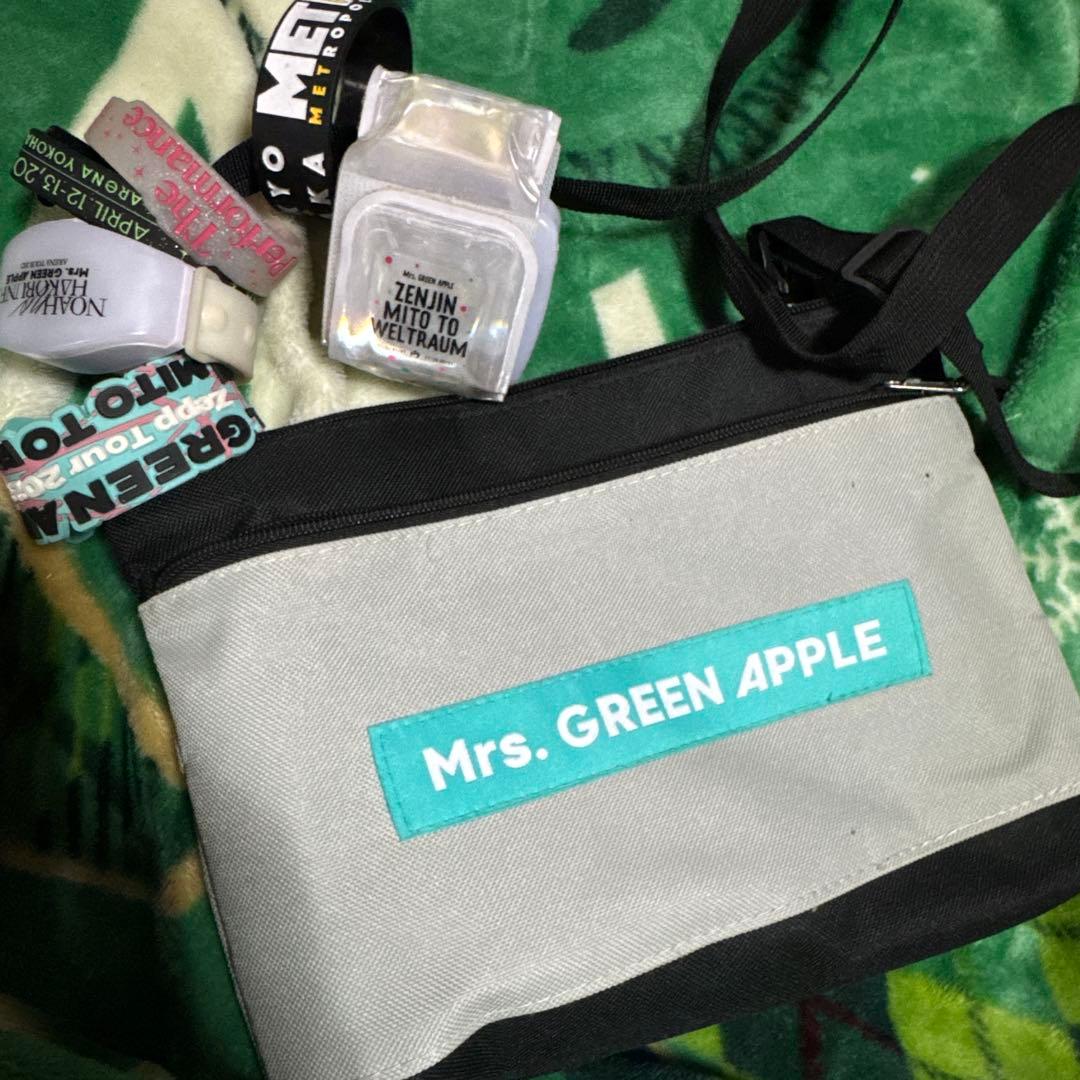 Mrs. GREEN APPLE バッグ・ポーチ - メルカリ