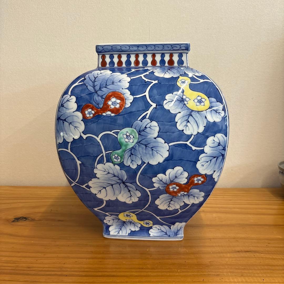 有田焼　染錦ひょうたん絵花柄　手書き　高さ約31cm 花器　壺 有田焼 染錦ひょうたん絵花柄 手書き 高さ約31cm 花器 壺 有田焼 染錦
