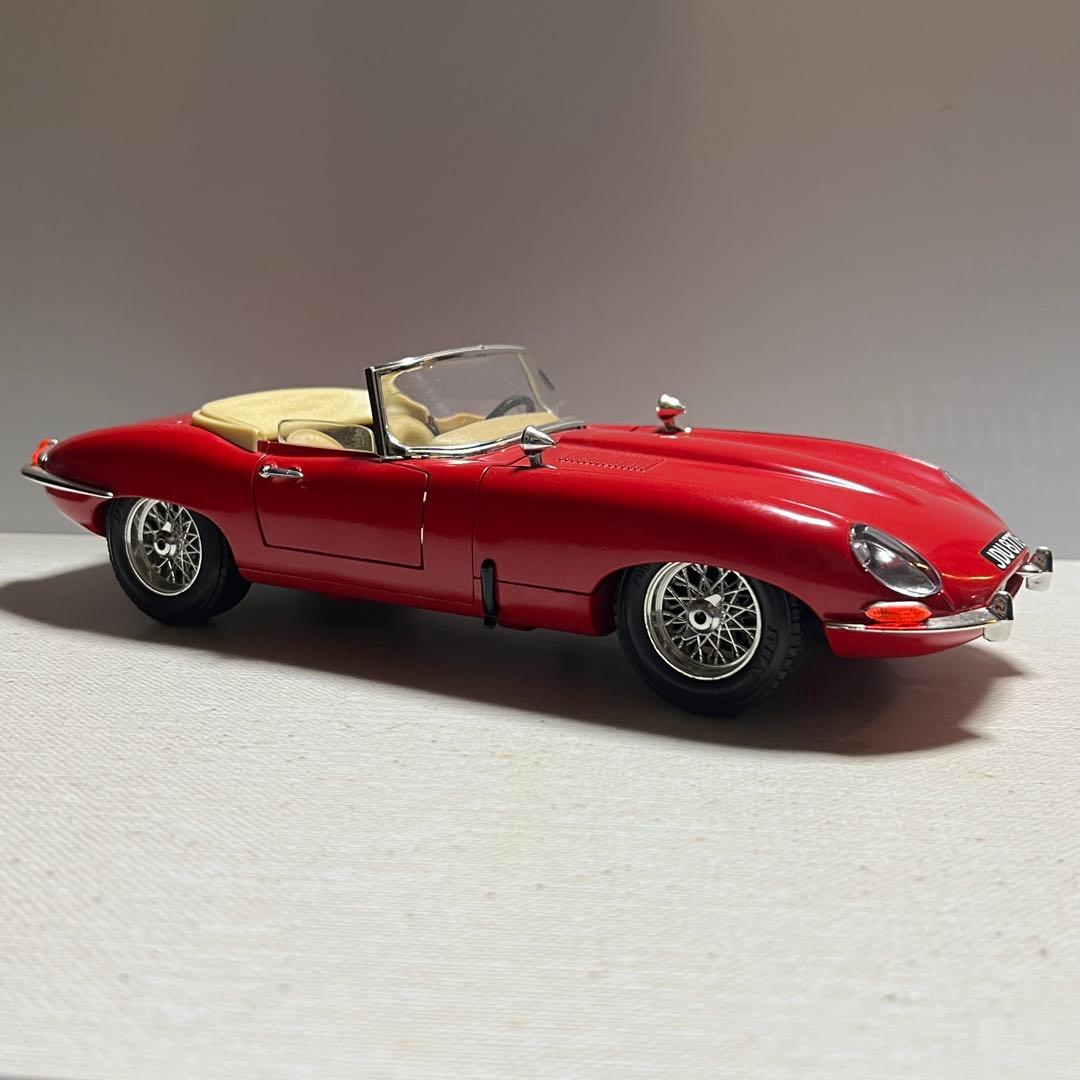 JAGUAR E-Type (1961年) 1/18スケールモデル レッド 自動車