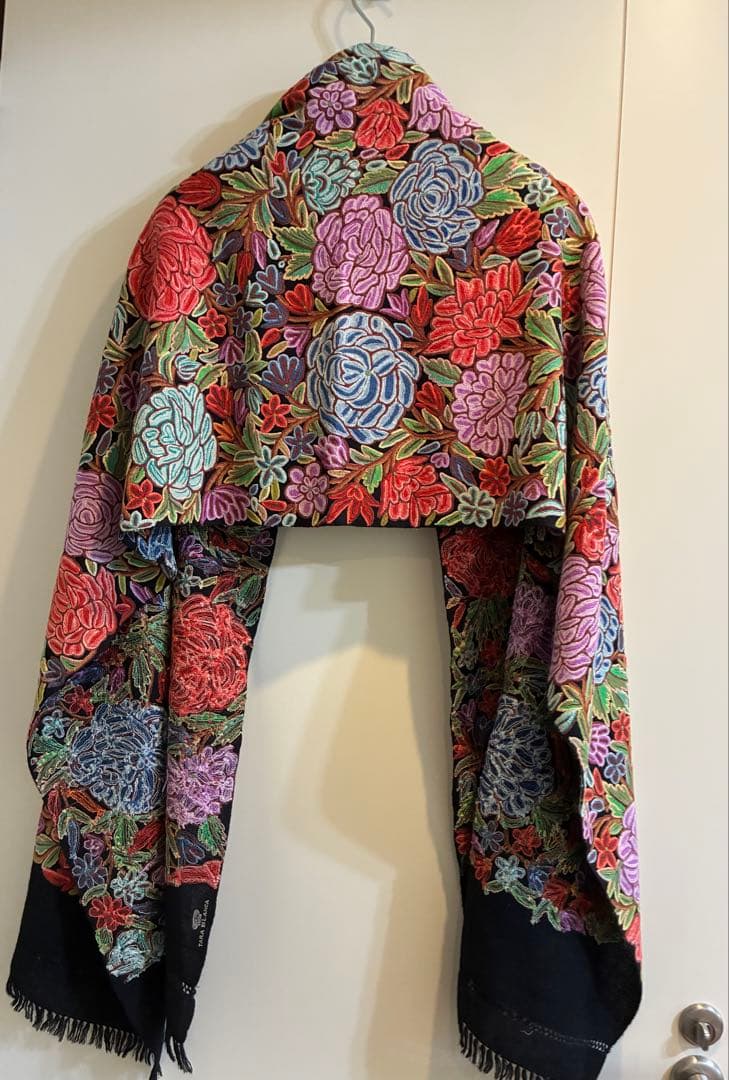 極美品 ターラ・ブランカ 花柄刺繍ストール（50✖️190）フリンジ含む