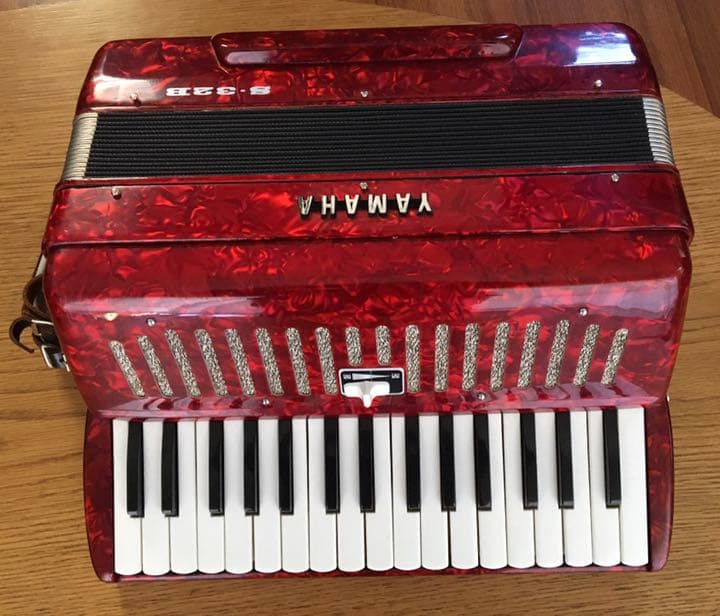 YAMAHA S-32 B アコーディオン 32鍵盤 赤 ソフトケース付 - メルカリ