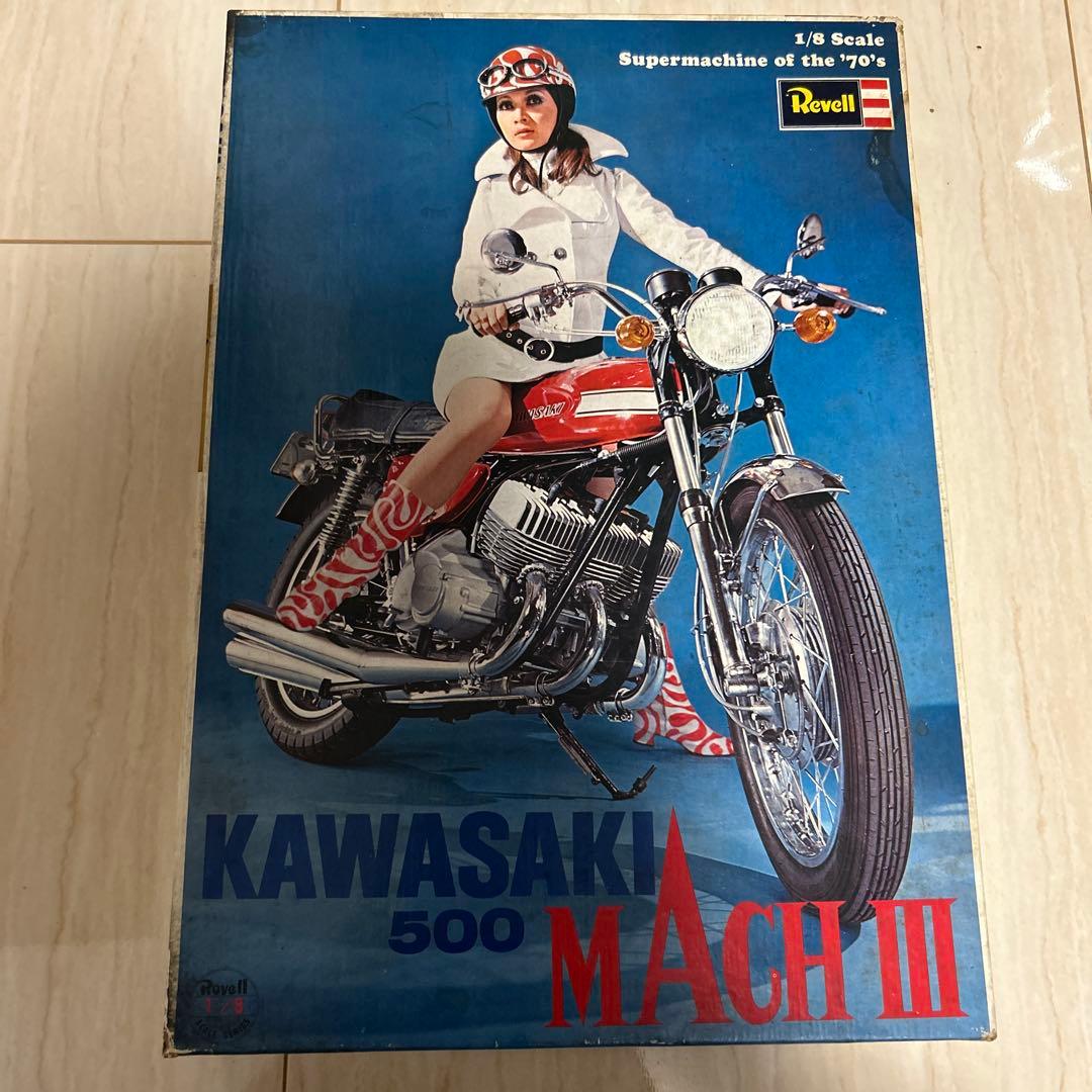 今日だけ2000円オフKawasaki 500 Mach III 1/8スケール 伝説のモンスターマシン「カワサキ 500-SS/MACH III」の1971年モデル