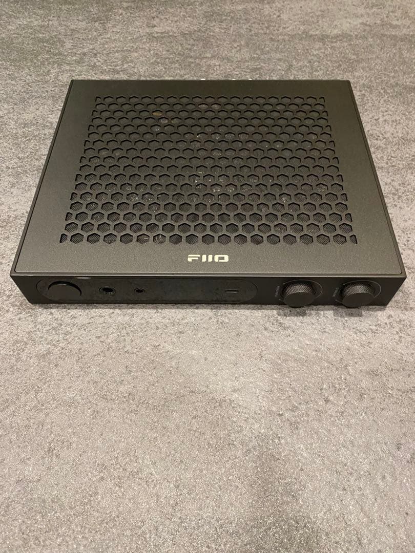 FiiO K19 オーディオインターフェイス 縦置きできる”FIIO「K19」で、狭い机で最強デスクトップオーディオして