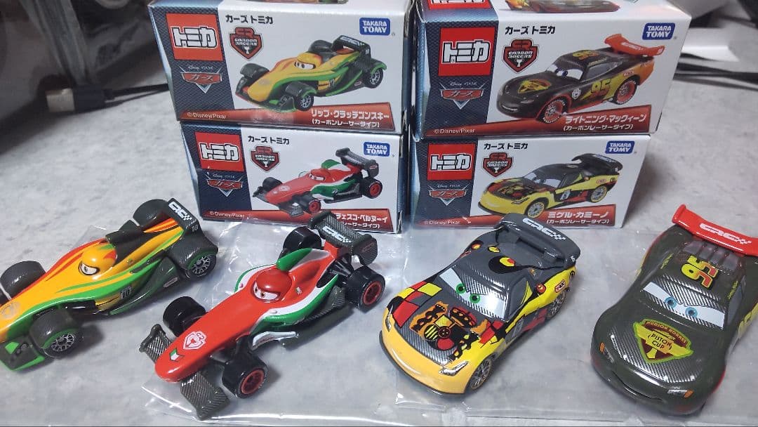 トミカ カーズ ミニカー 4台セット Amazon.co.jp: カーズ トミカ Cars クルーズ・ラミレス ライトニング