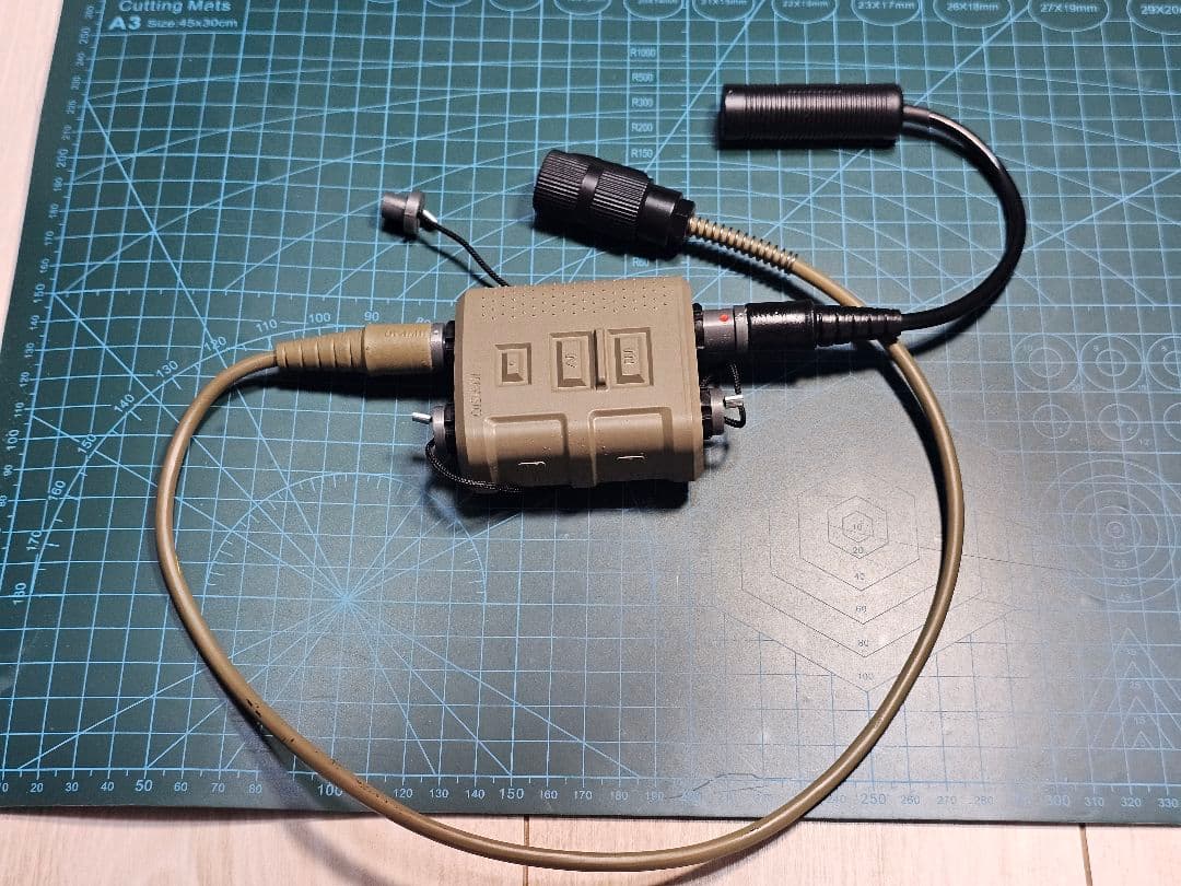 INVISIO V60 PTT ダミーモデル - メルカリ