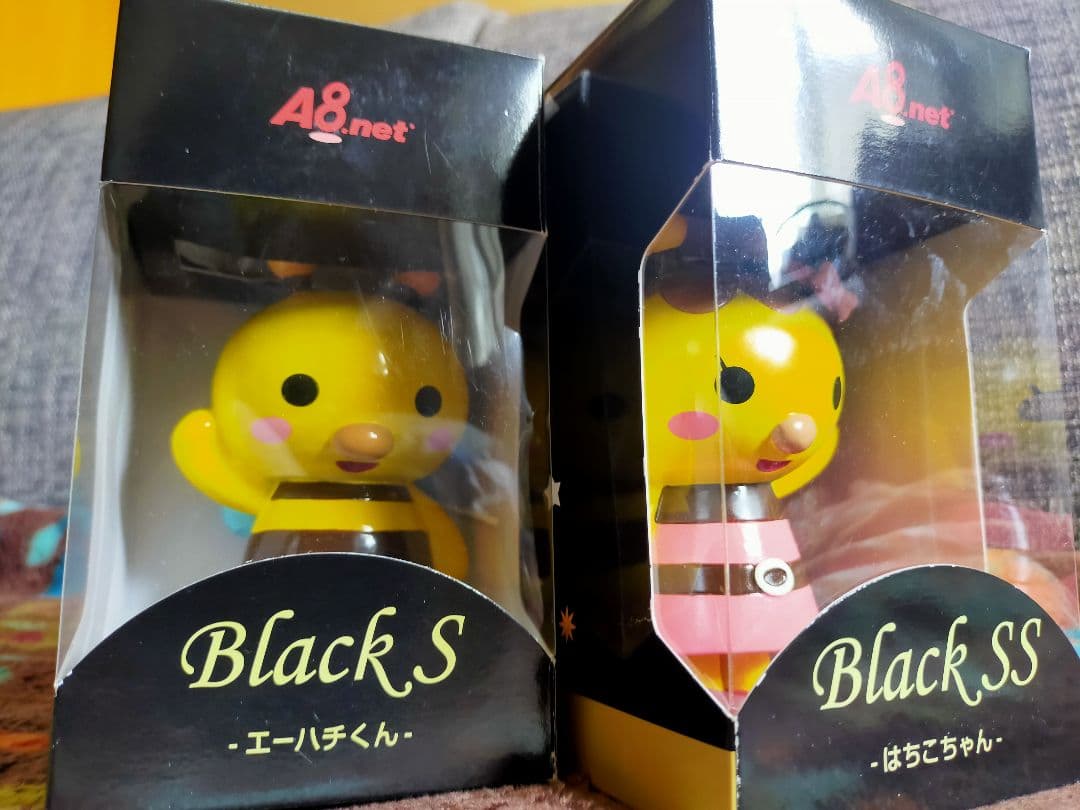 A8.net エーハチくん＆ハチコちゃん フィギュア 2点セット