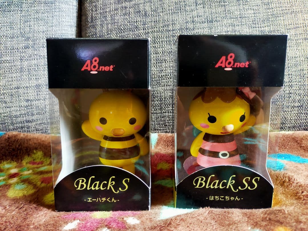 A8.net エーハチくん＆ハチコちゃん フィギュア 2点セット