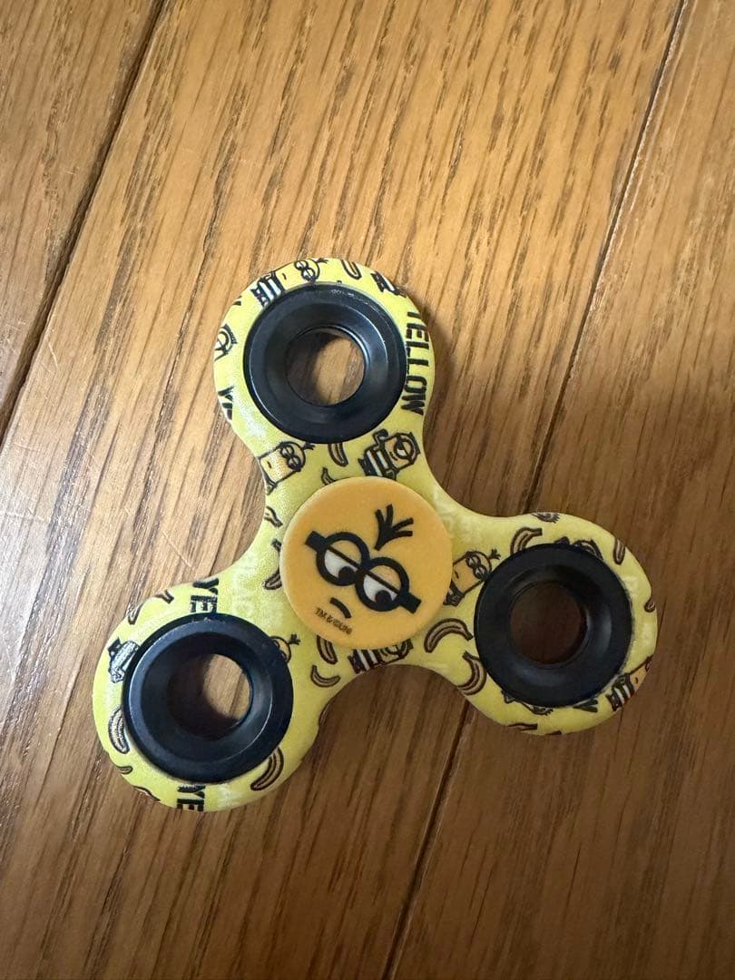 ミニオン ハンドスピナー、ケース付き - メルカリ