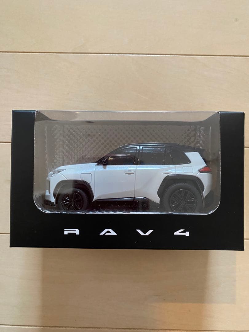 トヨタ RAV4 ミニカー ホワイト プルバックカー カラーサンプル - メルカリ