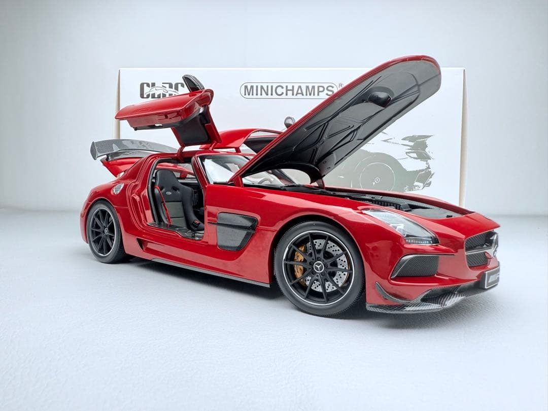 MINICHAMPS メルセデス・ベンツ SLS AMG レッド 1/18 1/18 Minichamps Mercedes-Benz AMG SLS Black Series (Red) Diecast