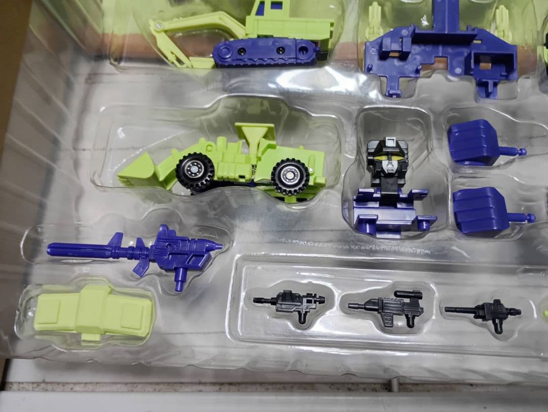激レア!開封品 トランスフォーマーアンコール復刻版巨人兵デバスター