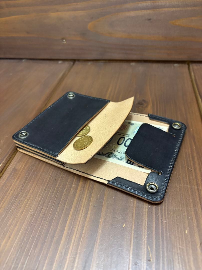 ショートトラッカーウォレット本革丘染めブラック茶芯 Trucker Wallet
