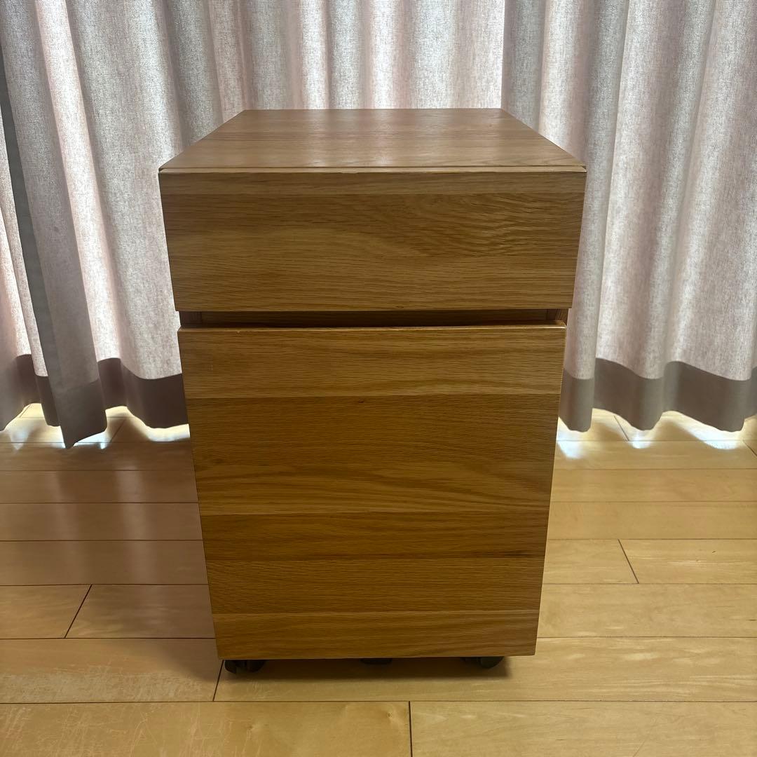 無印良品　無垢材デスクキャビネット　オーク材　学習机 人気のMUJI(無印良品)のオーク無垢材 デスクキャビネット。シンプルで
