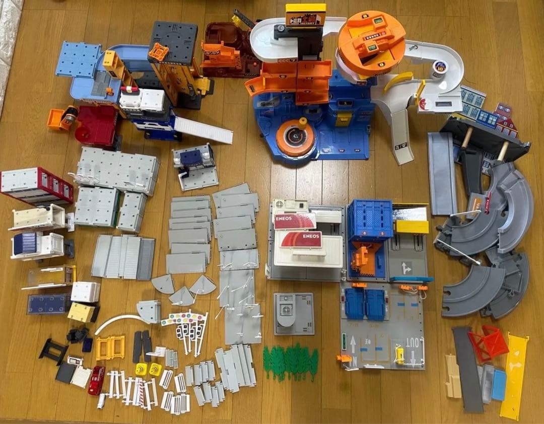 タカラトミー　トミカタウン　トミカワールド　工場　エネオス　駐車場　洗車場　交番 TOMICA World TOMICA Town Drive-Through Car Wash ENEOS EneJet