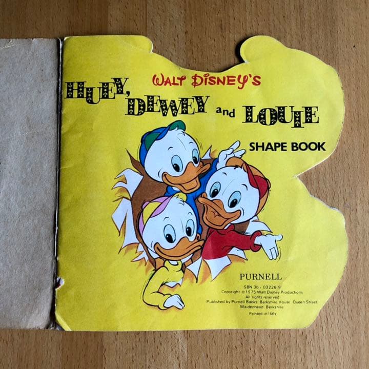 ディズニー ドナルドダック ヒューイ・デューイ・ルーイの型抜き絵本