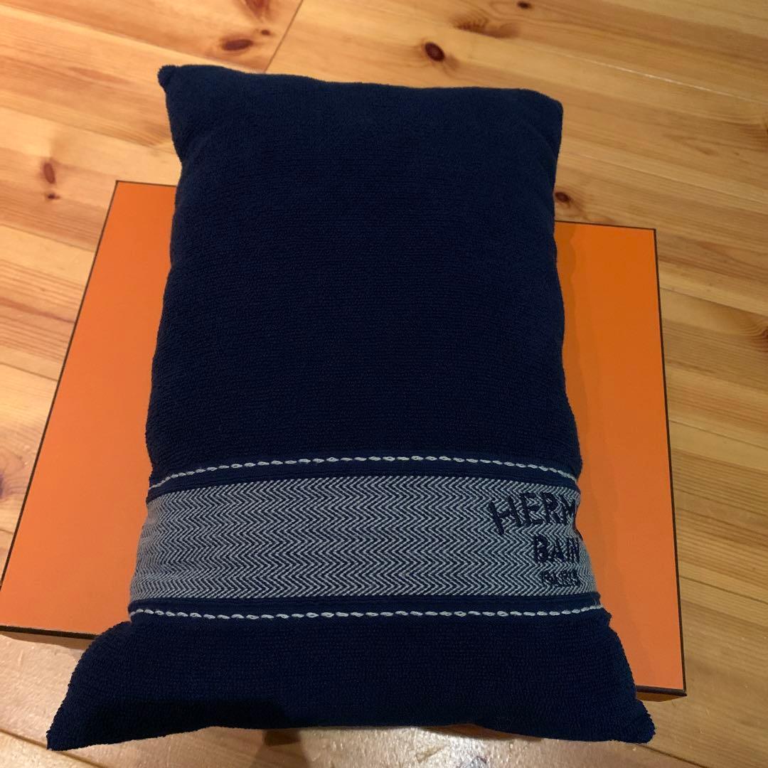 未使用　HERMES ビーチクッション　ヨッティング　ネイビー HERMES（エルメス） ビーチクッション ヨッティング YACHTING BEACH