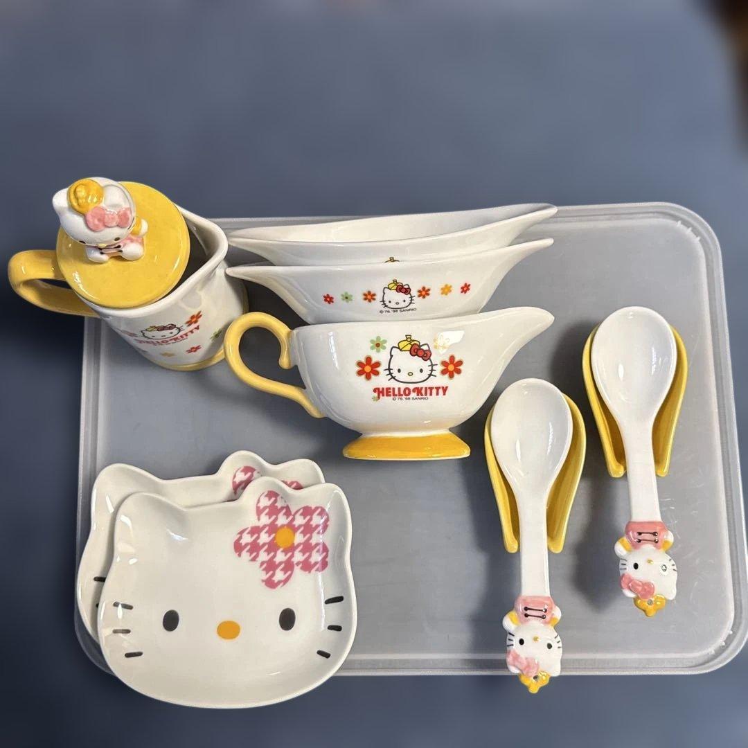 ハローキティ 食器セット 昔のアミューズメント商品 - メルカリ