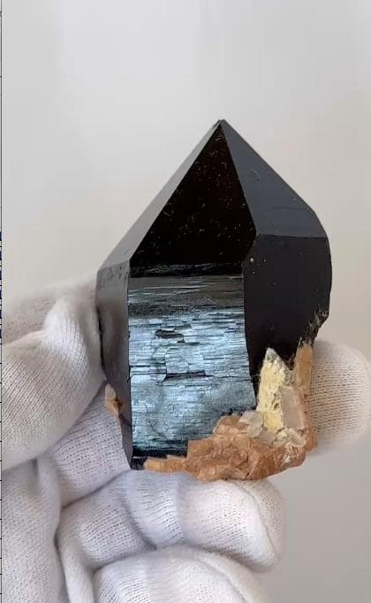 水晶 エピドート （グリーントルマリン）1.3kgーmt208