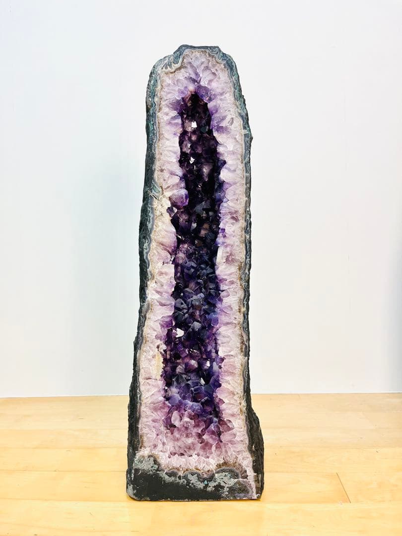 アメジストドーム 天然石 高さ72cm（大粒の結晶・金粉状カコクセナイト