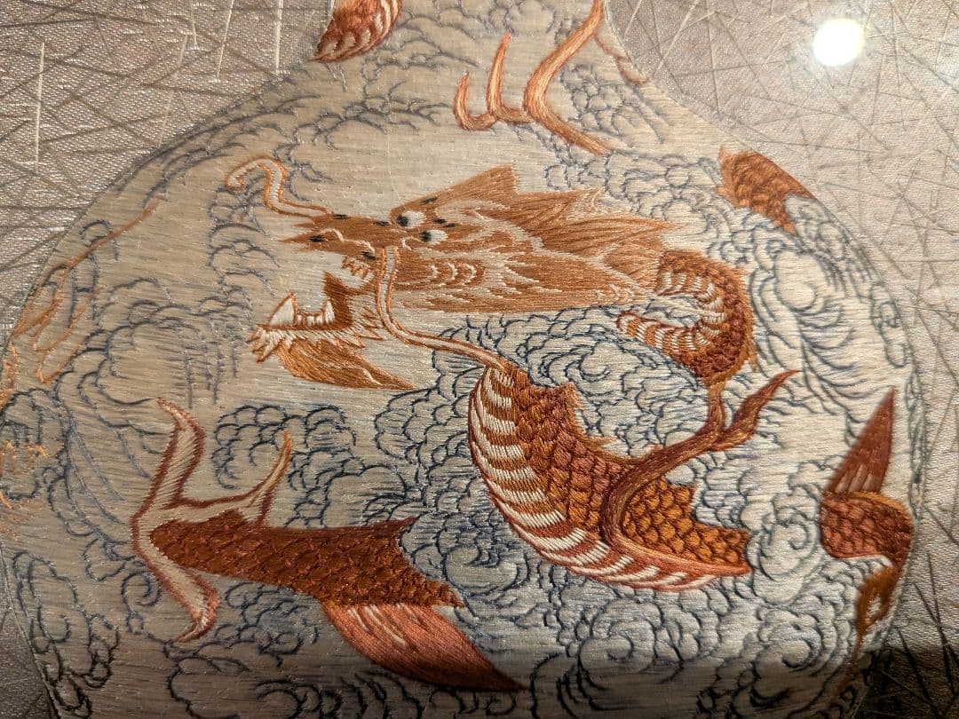 中国工芸品、高級刺繍絵壁掛け、中国刺繍龍の壺画額入りA3、希少品