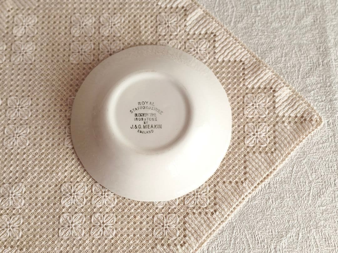 snowmkuさま】vintage plate ❀ 優しい 小花柄の 深皿 a - メルカリ
