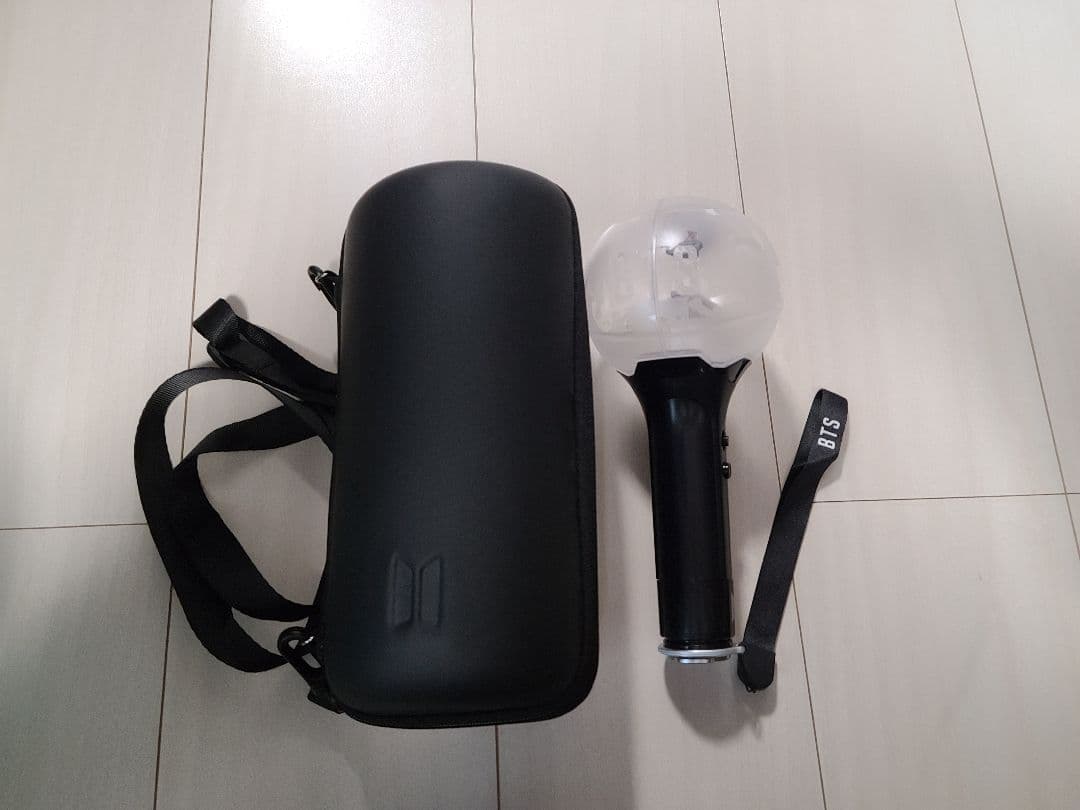 BTS ペンライト ケース付き「公式」 - メルカリ