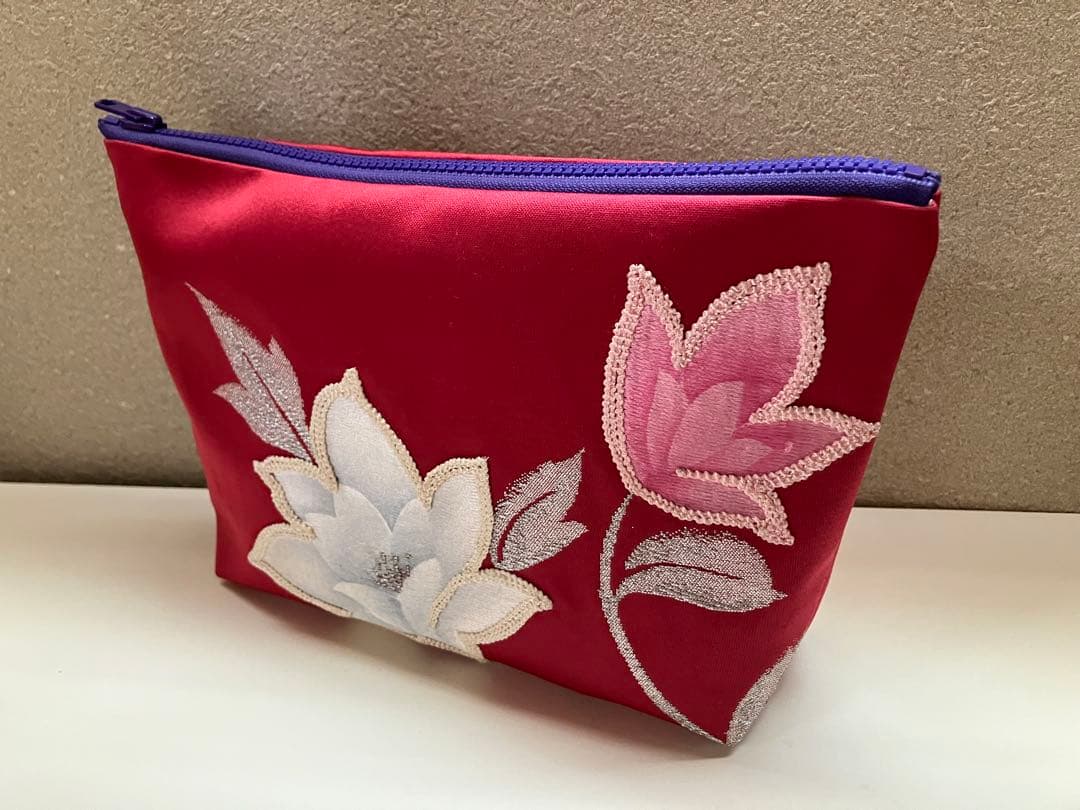 ハンドメイド 帯リメイク 花柄刺繍 ポーチ 赤 - メルカリ