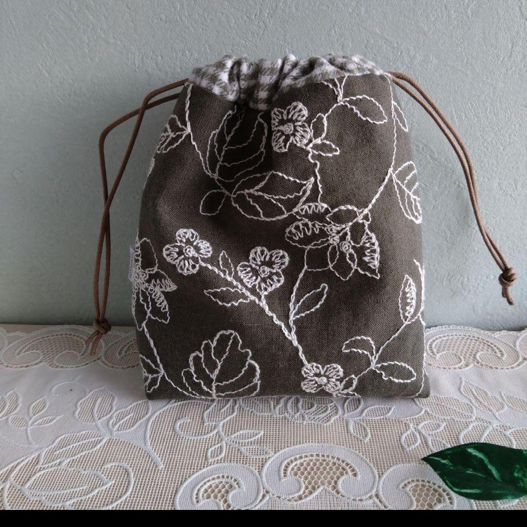 グーグー猫様専用。マチ付巾着袋（お花刺繍＊ネイビー）