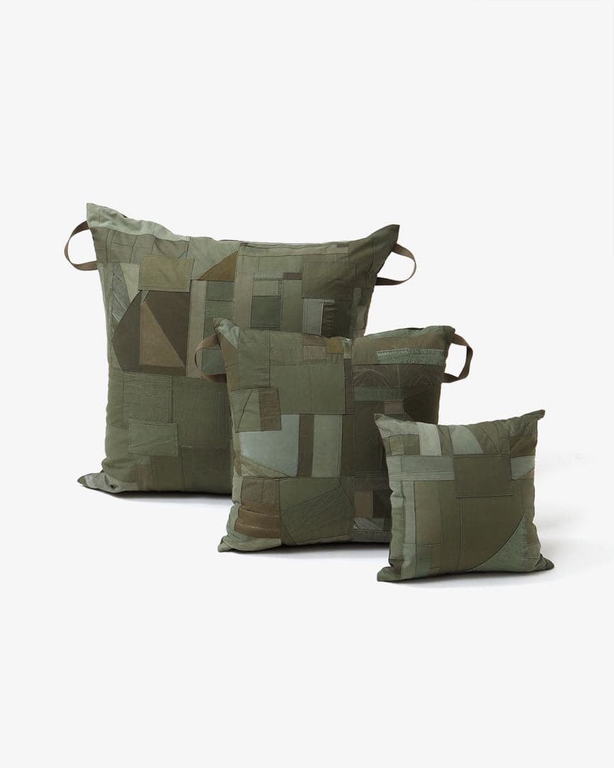 hoboクッション2個セットCUSHION UPCYCLED PATCHWORK hobo（ホーボー） CUSHION M UPCYCLED US ARMY CLOTH OLIVE クッション