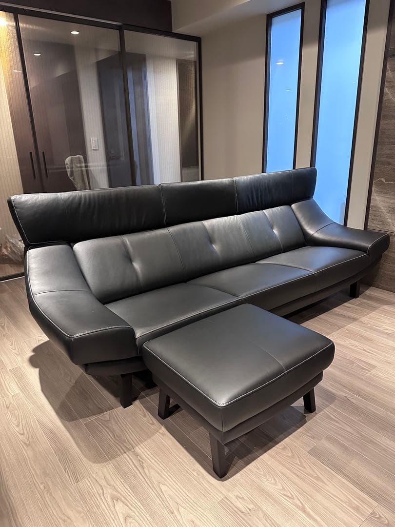【購入禁止‼️ひろ】カリモク　ブラックレザーソファ3人掛け　オットマン別売 3人掛ソファ ZW5303 ブラック 通販 | 【公式】カリモク家具オンライン
