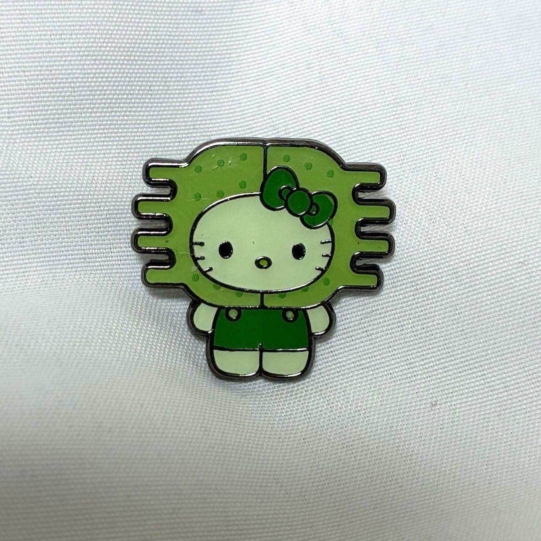 大阪 万博 日本館 キティ ピンバッジ 藻 緑 - メルカリ